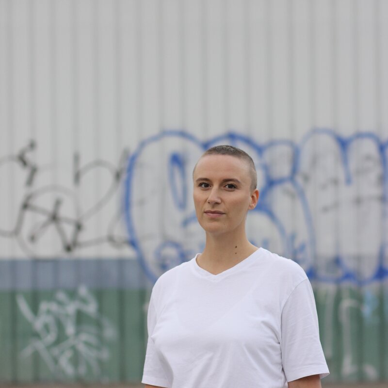 Foto von Ärzt*in und Autor*in Sabina Schwachenwalde. | © Tristan Heß