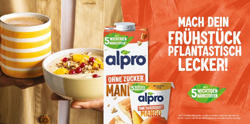 Mach dein Frühstück pflantastisch lecker! Mit 5 wichtigen Nährstoffen. Abgebildet sind der Alpro ohne Zucker Mandel Drink und ohne Zuckerzusatz Mango | © Danone