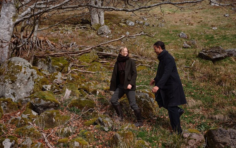 Menschen, die im Wald laufen | © Wala/Dr. Hauschka