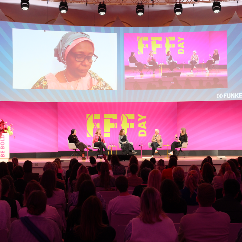 Bild einer digitalen Zuschaltung von Rabab Baldo zu einem Panel auf dem FFF DAY.  | © Rabab Baldo sprach beim FFF DAY im Oktober 2025 auf einem Panel über die Situation im Sudan. | FUNKE Mediengruppe Jörg Carstensen