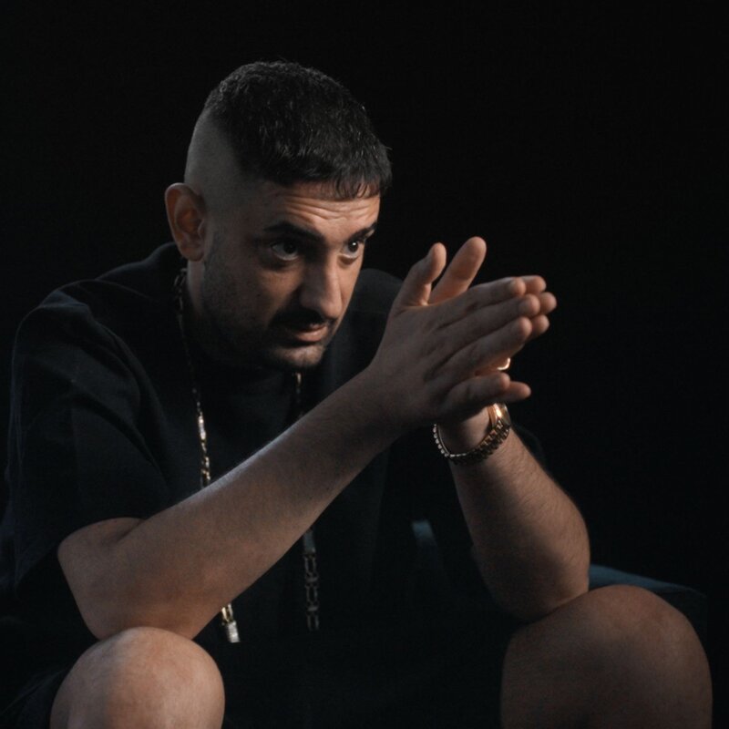 Aykut Anhan im Interview für die Dokumentation „Babo – Die Haftbefehl-Story”  | © Aykut Anhan im Interview für die Dokumentation „Babo – Die Haftbefehl-Story” © Netflix