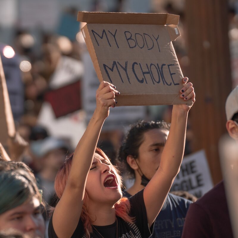 Feministin kämpft für das Recht der Frauen auf Abtreibung. | © Foto: Derek French | Pexels
