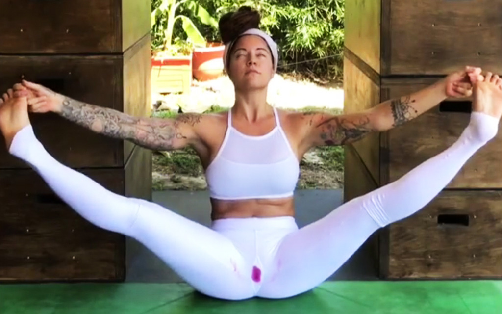 Free Bleeding beim Yoga: „Ich bin eine Frau, also blute ich“ .