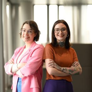 Anne-Sophie Hoffmeister und Rebecca Wagner von Deutsche Bahn Fotocredit: HuyTran