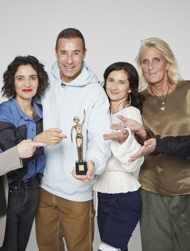 Die Preisträgerinnen der Goldenen Bild der Frau mit Moderator Kai Pflaume.