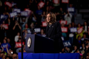 Demokratische Präsidentschaftskandidatin Kamala Harris hält Kundgebung in Pennsylvania Die demokratische Präsidentschaftskandidatin und US-Vizepräsidentin Kamala Harris spricht bei einer Wahlkampfkundgebung am Muhlenberg College. Einen Tag vor dem Wahltag führt Vizepräsidentin Kamala Harris in dem umkämpften Bundesstaat mit den meisten zu vergebenden Wahlstimmen Wahlkampf.