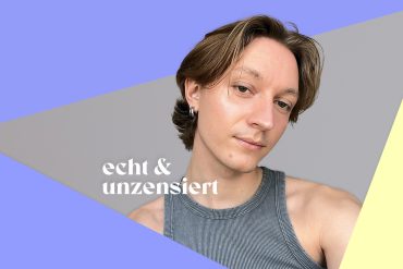 Designer Jonas Stickann ist von geometrischen Formen umgeben.