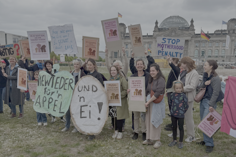 Kampagne Hundertausend Mütter vor dem Bundestag